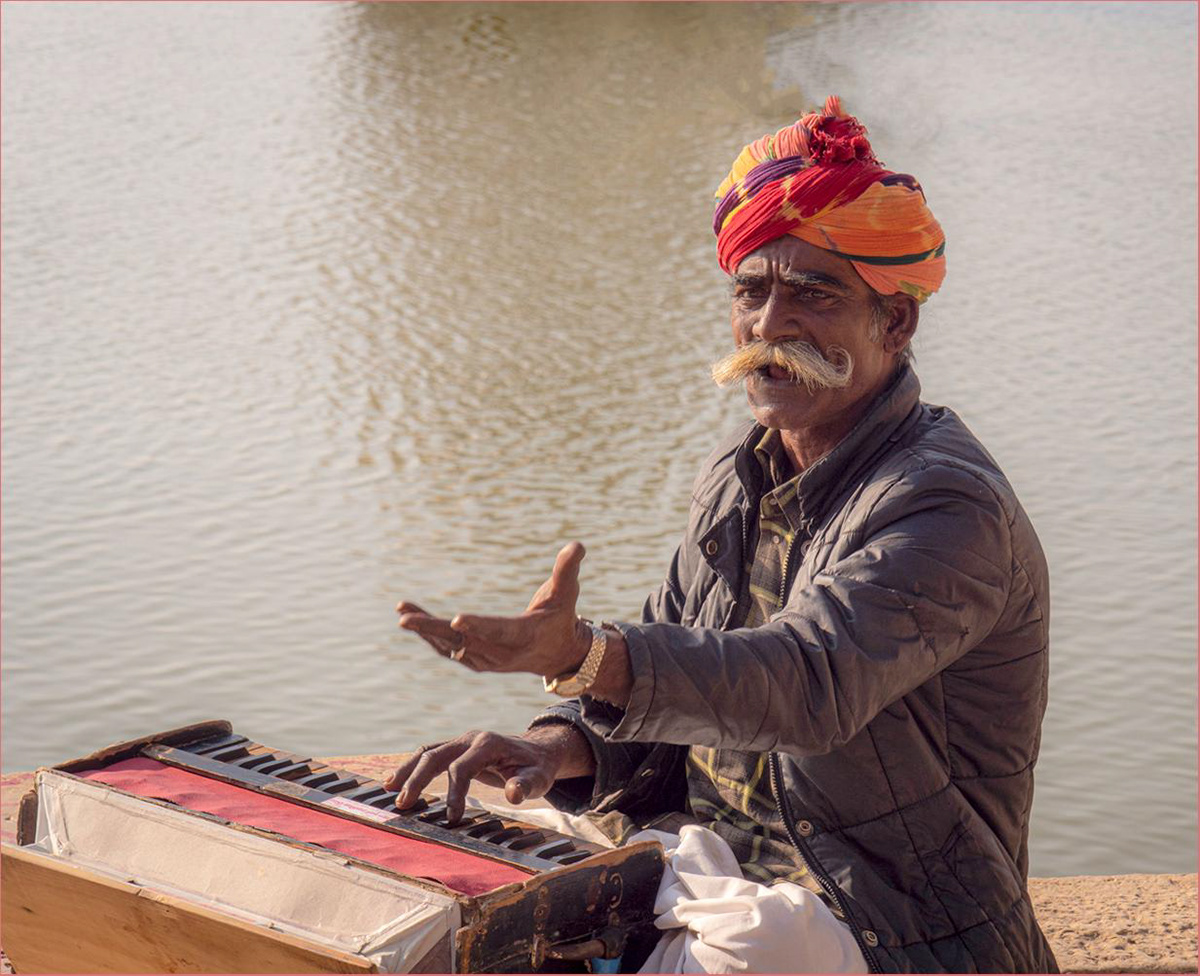 Jaisalmer musician by Andrew Webster