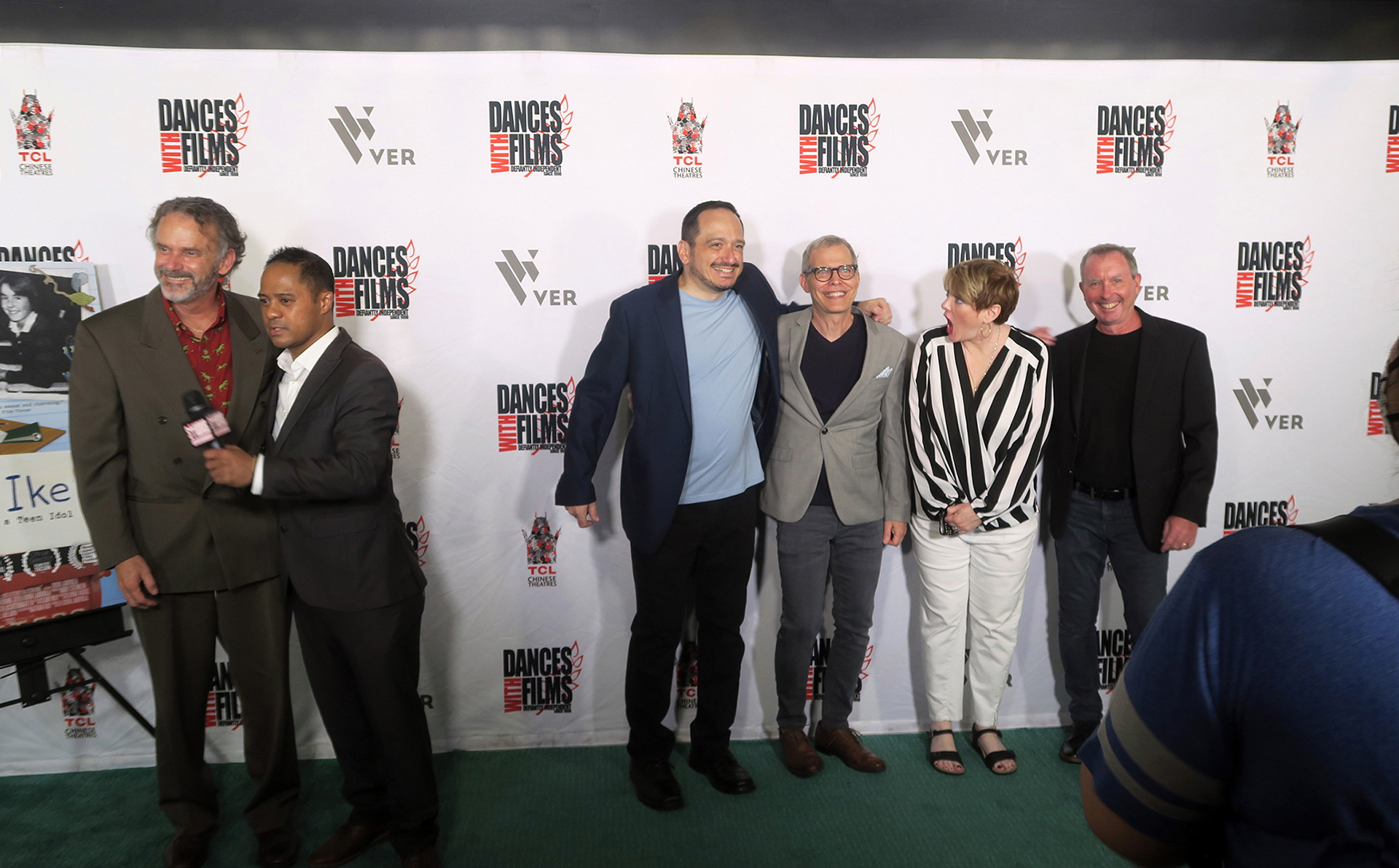 Tyrone Tann interviews David Zuder, as Dion Labriola, Andy Steinlen, Alison Arngrim, and Ike Eisenmann pose for the photographer (photo: Nathan Ray)