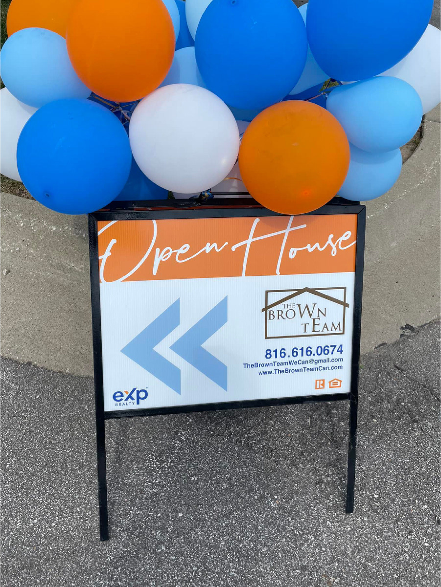 real estate signs for The Brown Team of Blue Springs, MO - they have since changed partners to Sage Door Realty