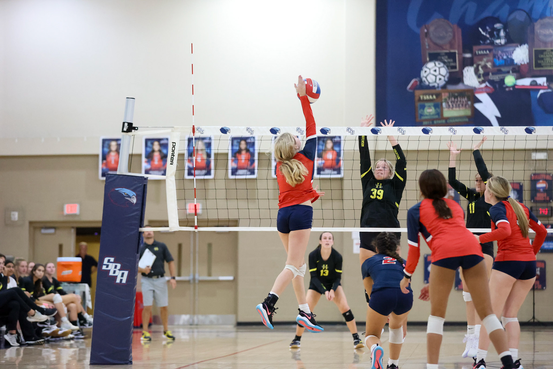 St. Benedict Volleyball vs Hutchison at St. Benedict on Tuesday, September 13, 2022. (Ryan Beatty/SBA)