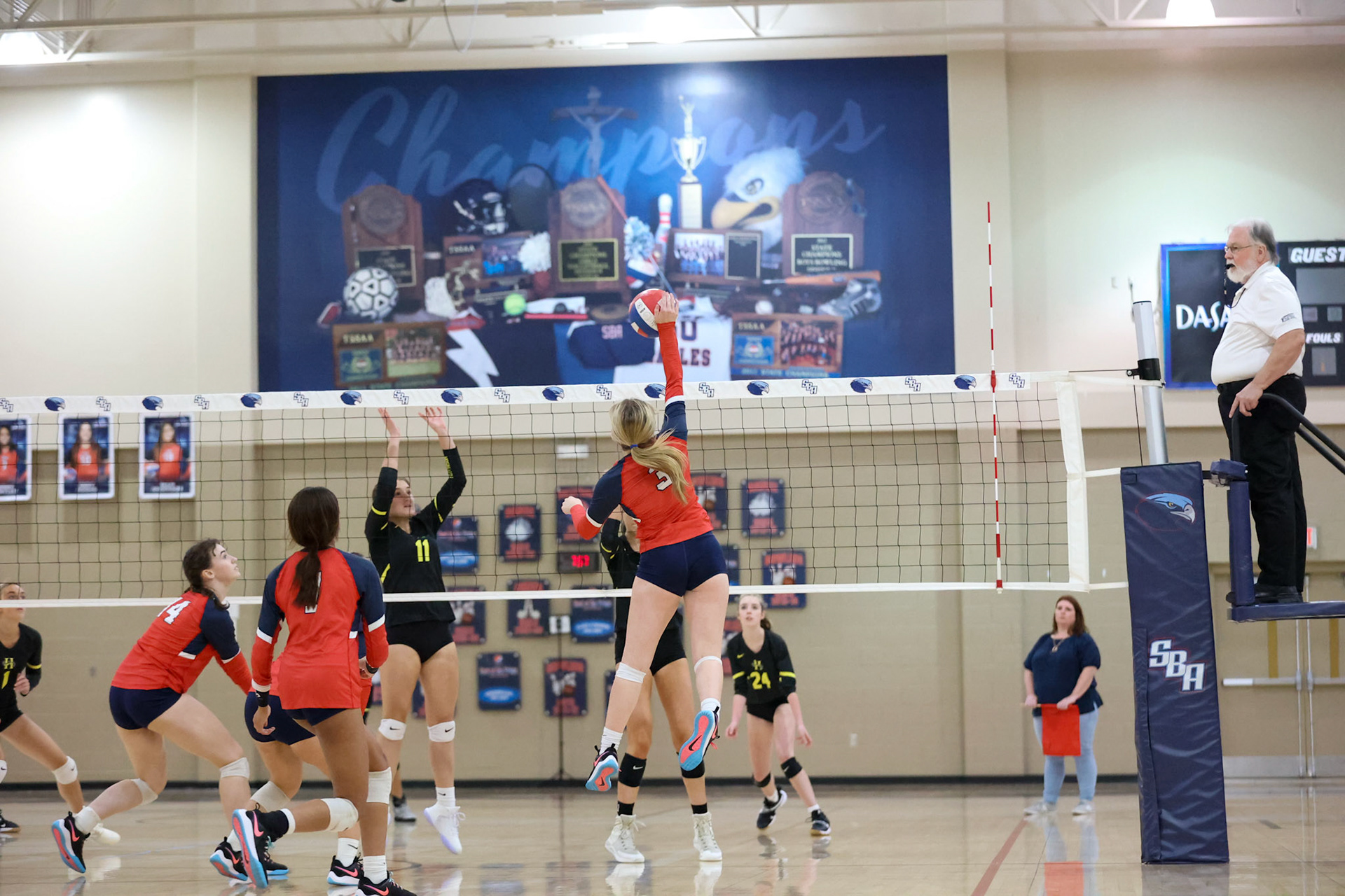 St. Benedict Volleyball vs Hutchison at St. Benedict on Tuesday, September 13, 2022. (Ryan Beatty/SBA)