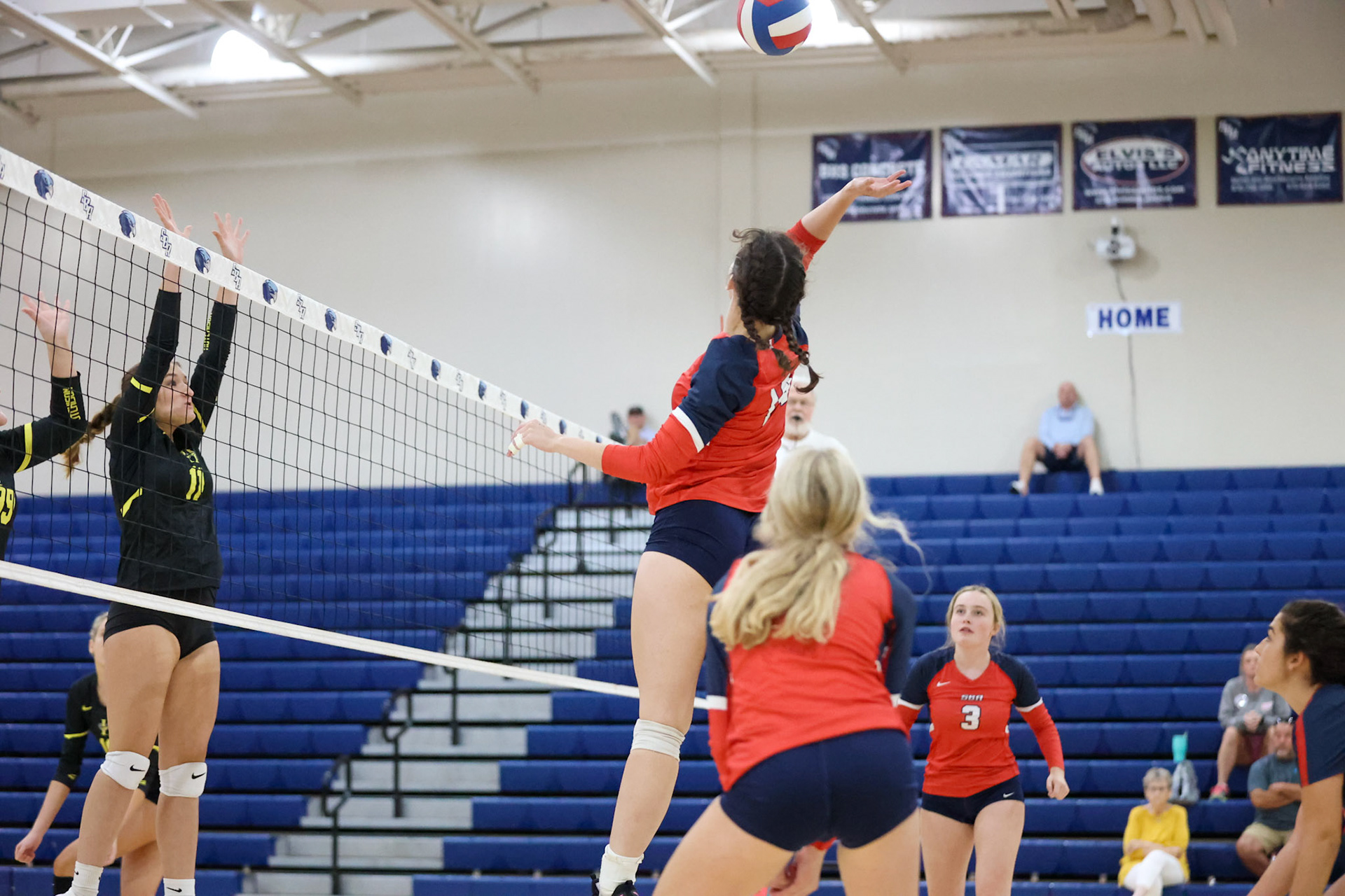 St. Benedict Volleyball vs Hutchison at St. Benedict on Tuesday, September 13, 2022. (Ryan Beatty/SBA)