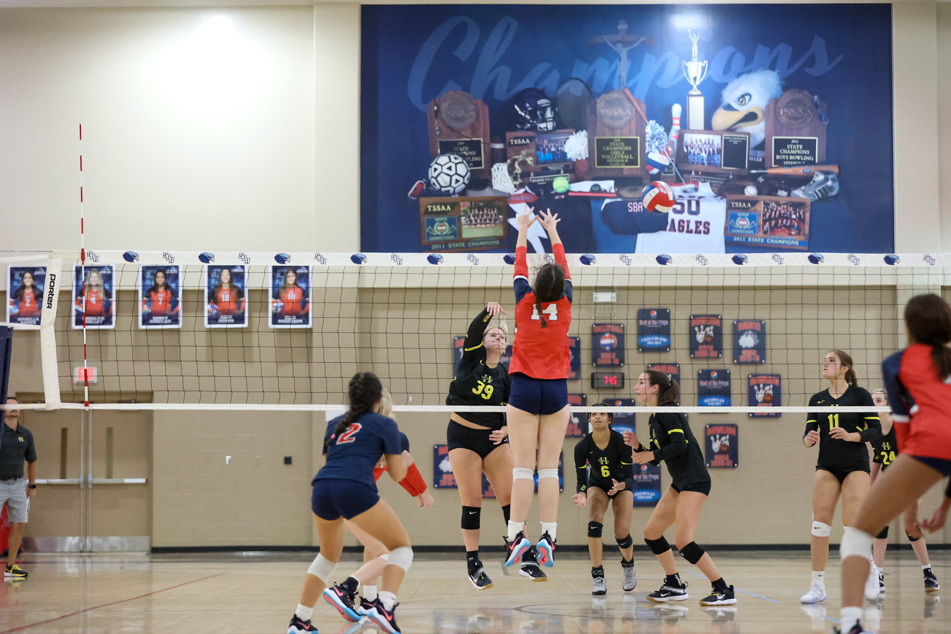 St. Benedict Volleyball vs Hutchison at St. Benedict on Tuesday, September 13, 2022. (Ryan Beatty/SBA)