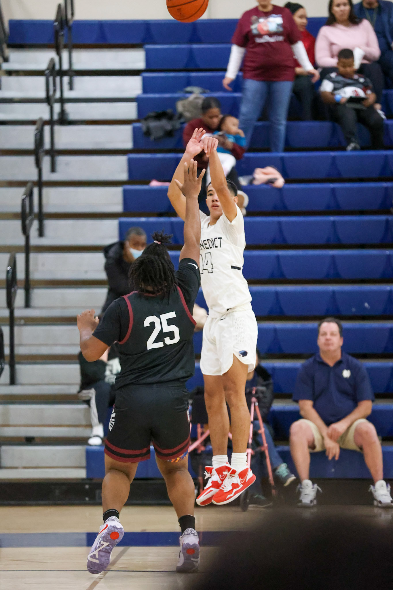 SBA Basketball vs Sacred Heart at the 2022 SBA Holiday Hoops Tournament. (Ryan Beatty Photo)