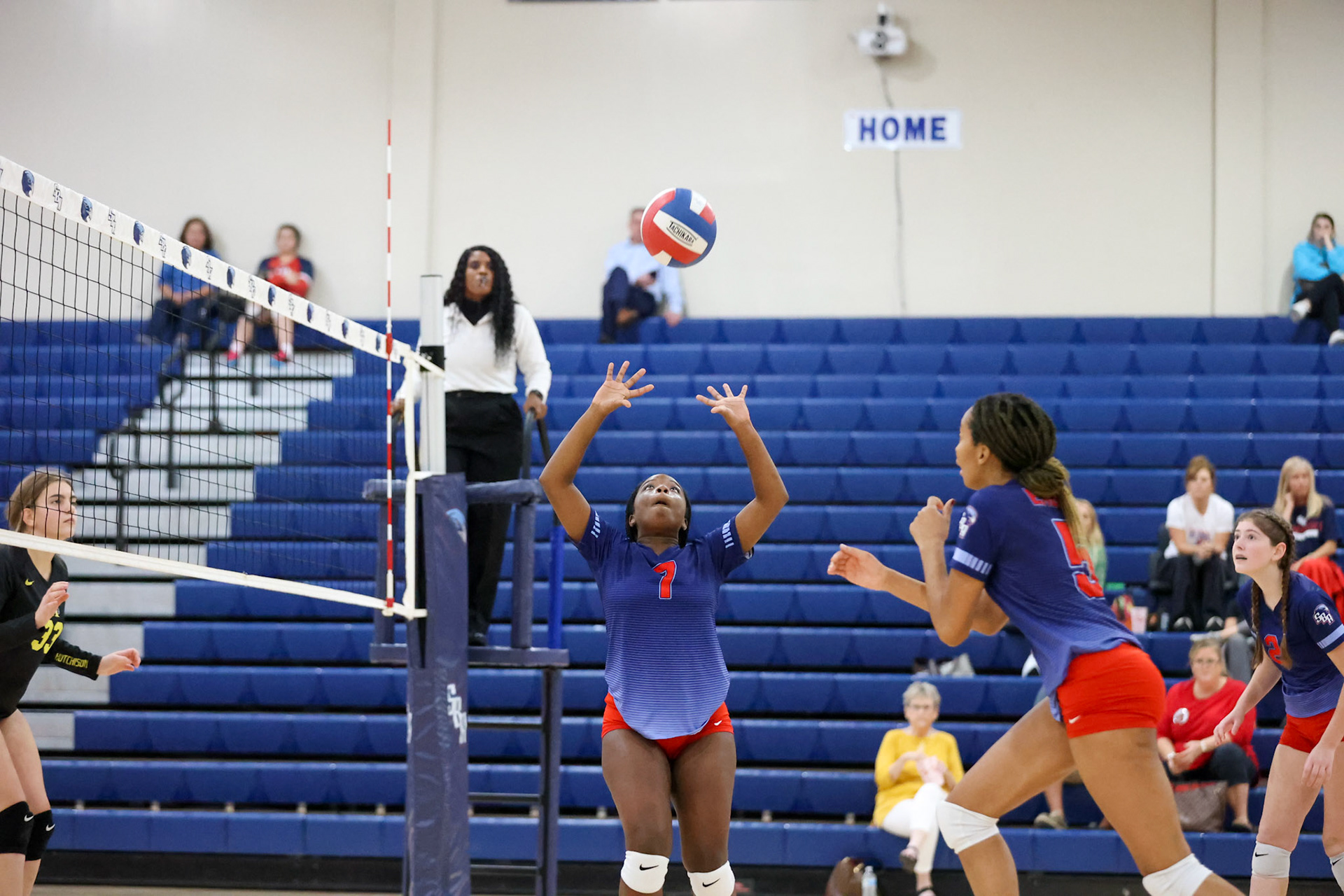 St. Benedict Volleyball vs Hutchison at St. Benedict on Tuesday, September 13, 2022. (Ryan Beatty/SBA)