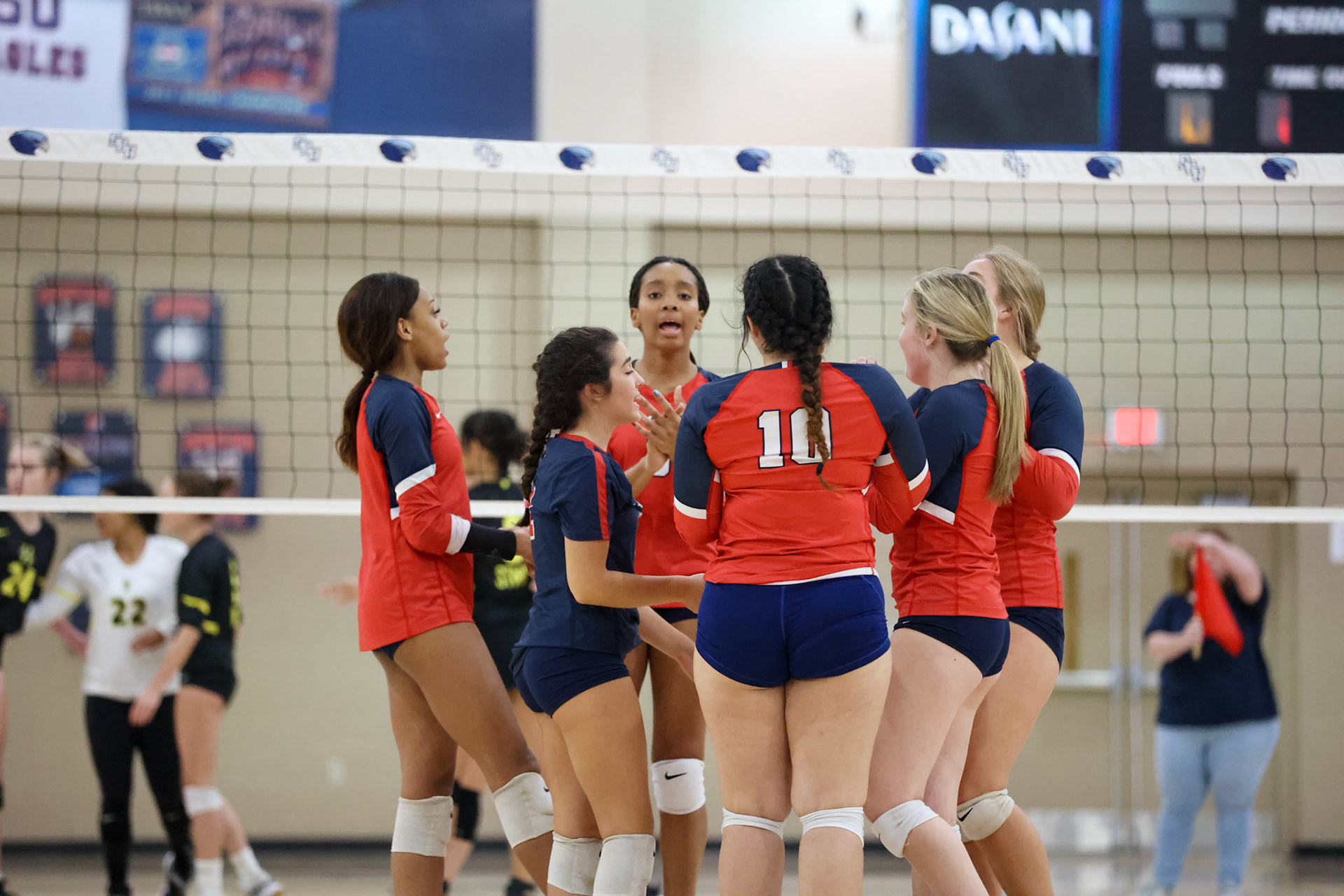St. Benedict Volleyball vs Hutchison at St. Benedict on Tuesday, September 13, 2022. (Ryan Beatty/SBA)