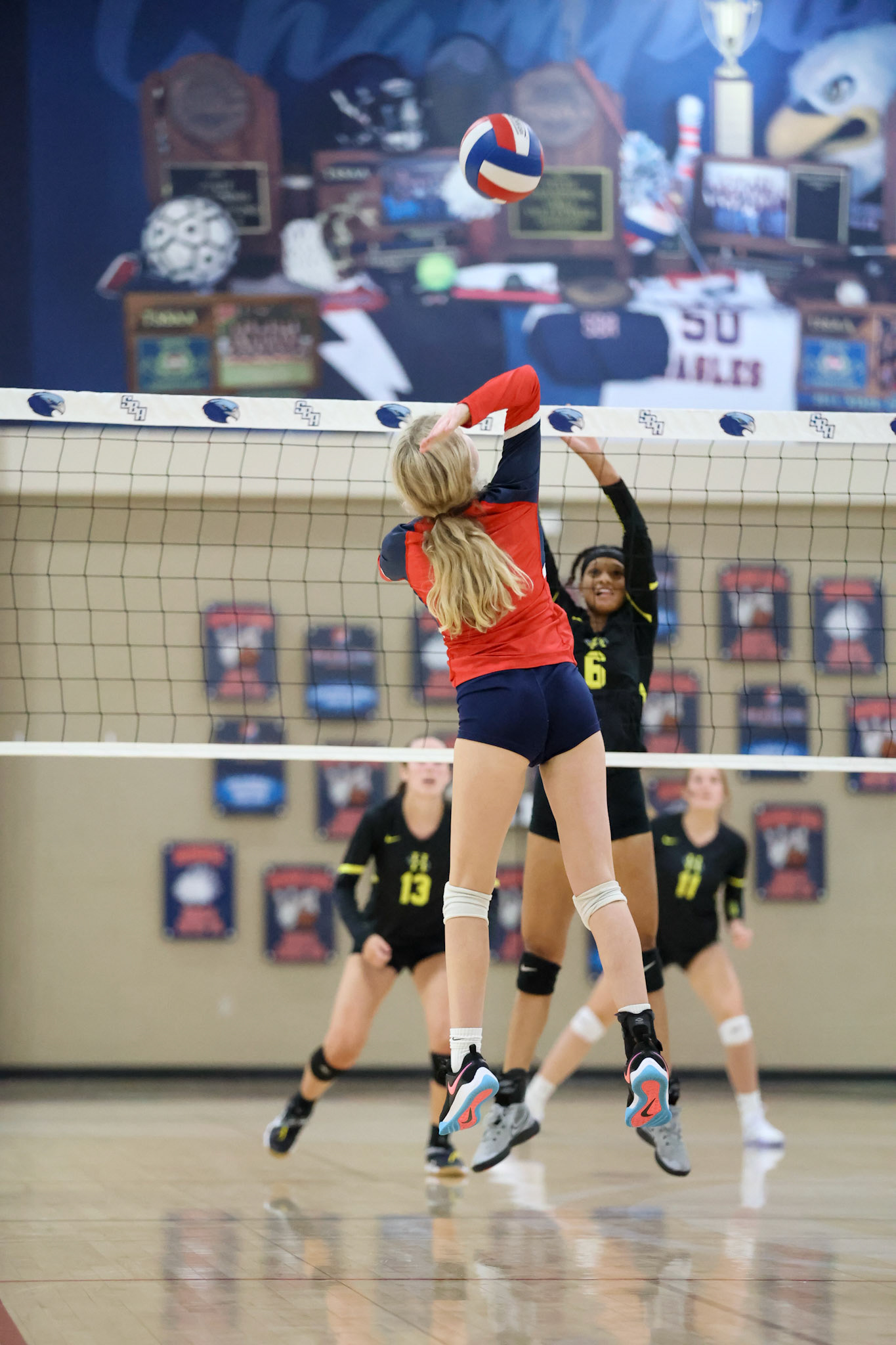 St. Benedict Volleyball vs Hutchison at St. Benedict on Tuesday, September 13, 2022. (Ryan Beatty/SBA)