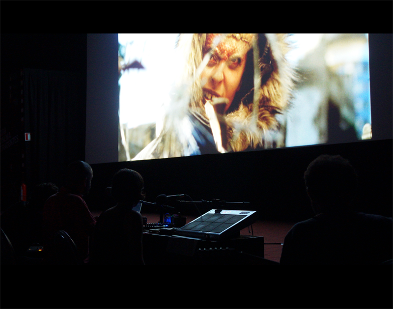 Exibição com Trilha ao vivo de Medo do Escuro