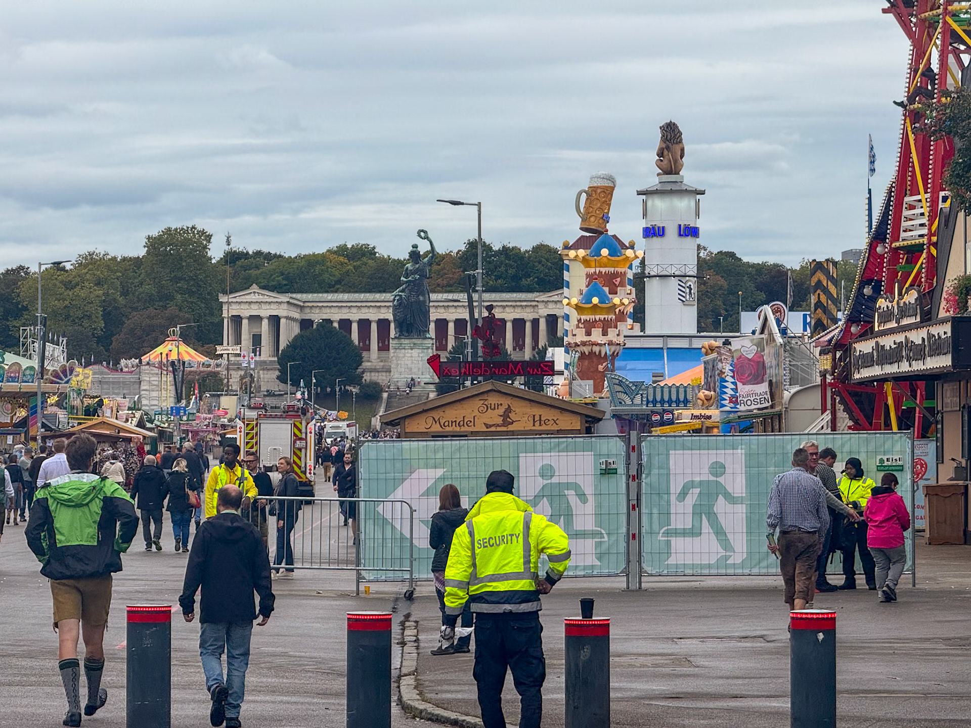 The first views of our tent (the giant stein).