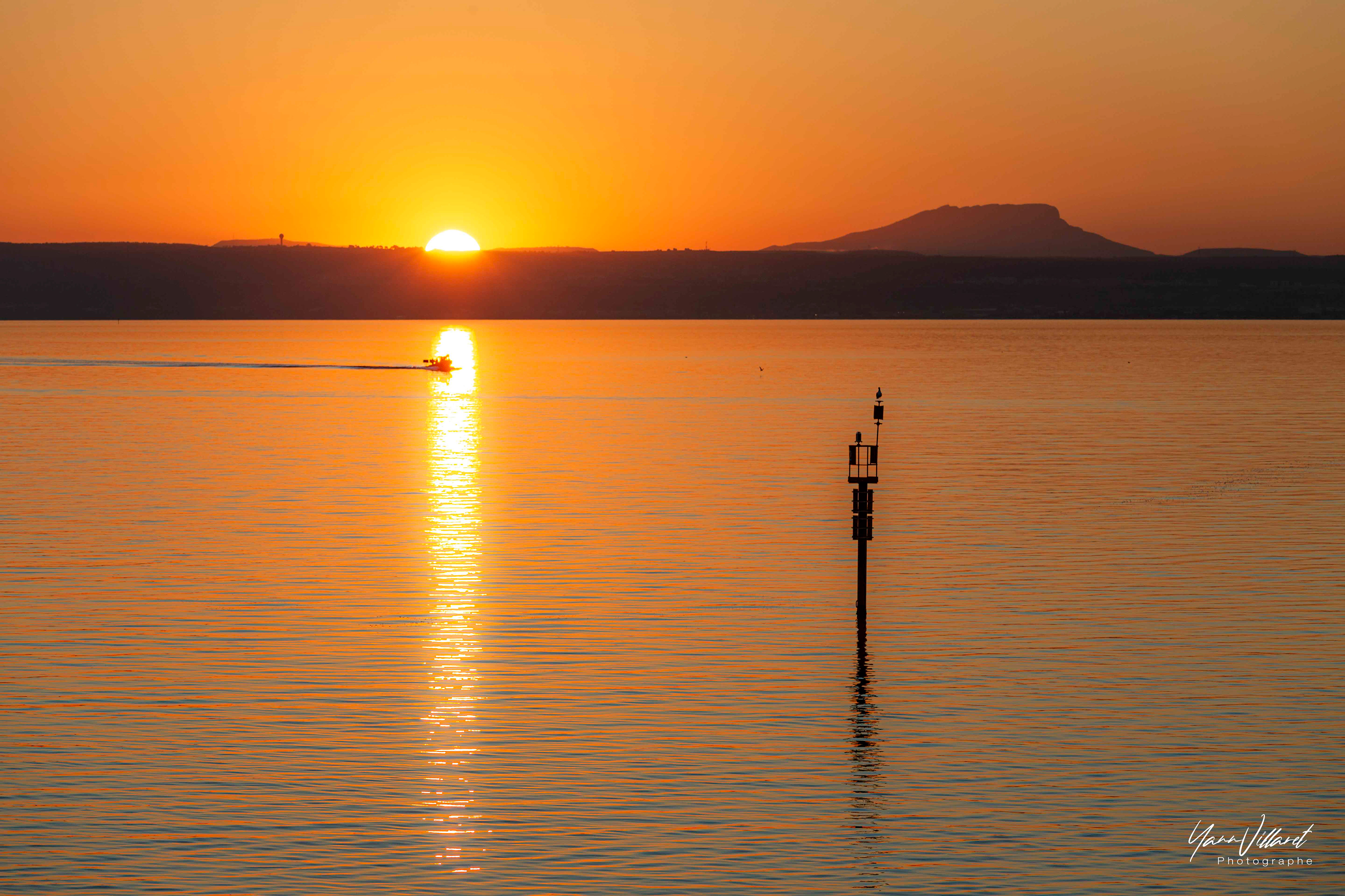 Aurore sur l'étang de Berre
