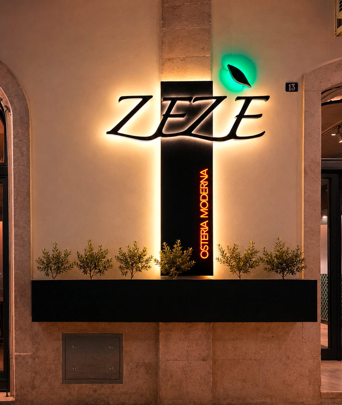 Lettere in PVC espanso e alluminio con retroilluminazione led. Ristorante Zezè a Martina Franca