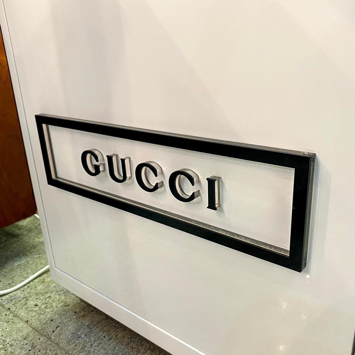 Scritte in PMMA nero e trasparente