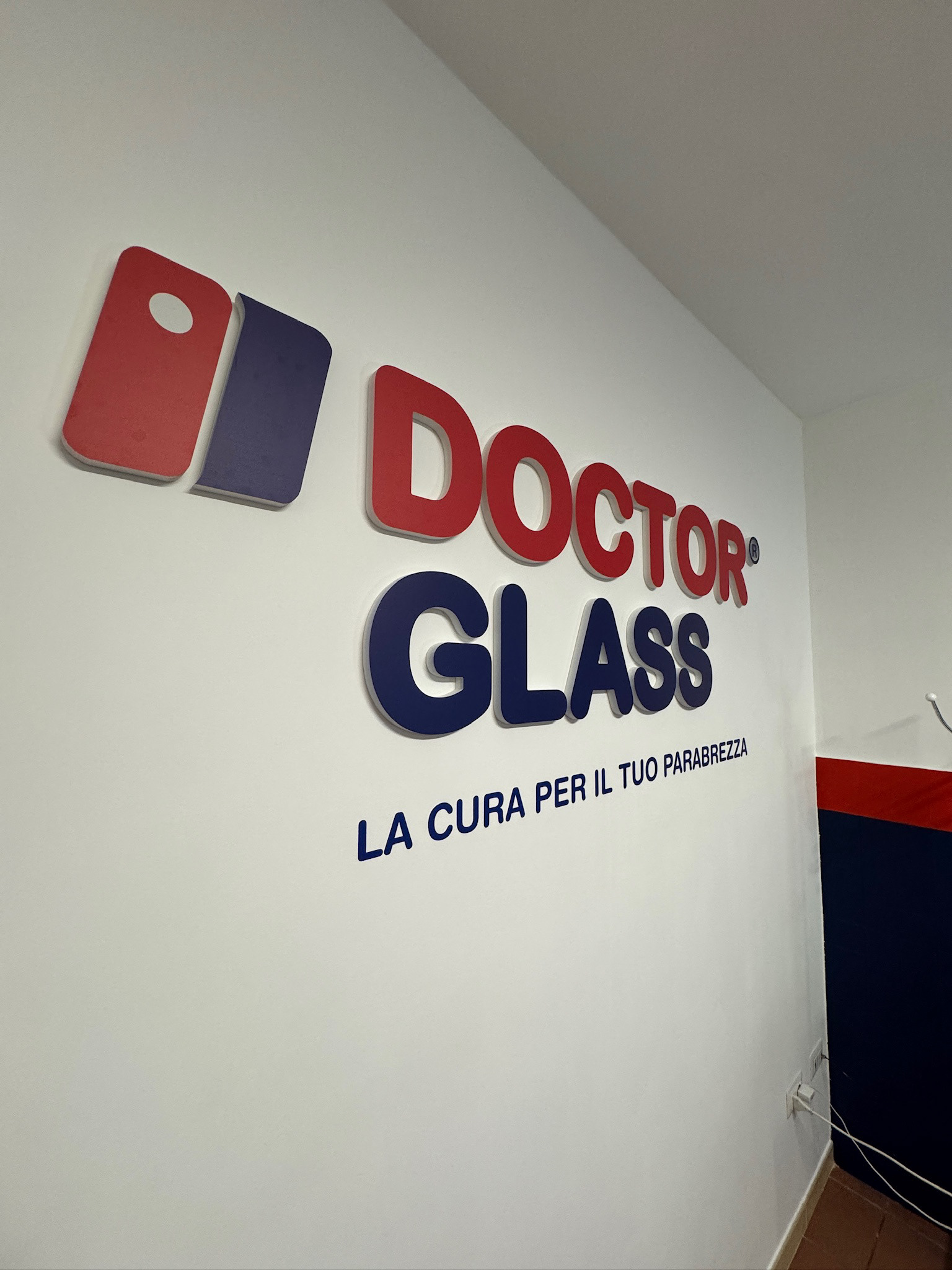 Scritta in PVC espanso 19mm stampato UV. Doctor Glass a Martina Franca (TA)