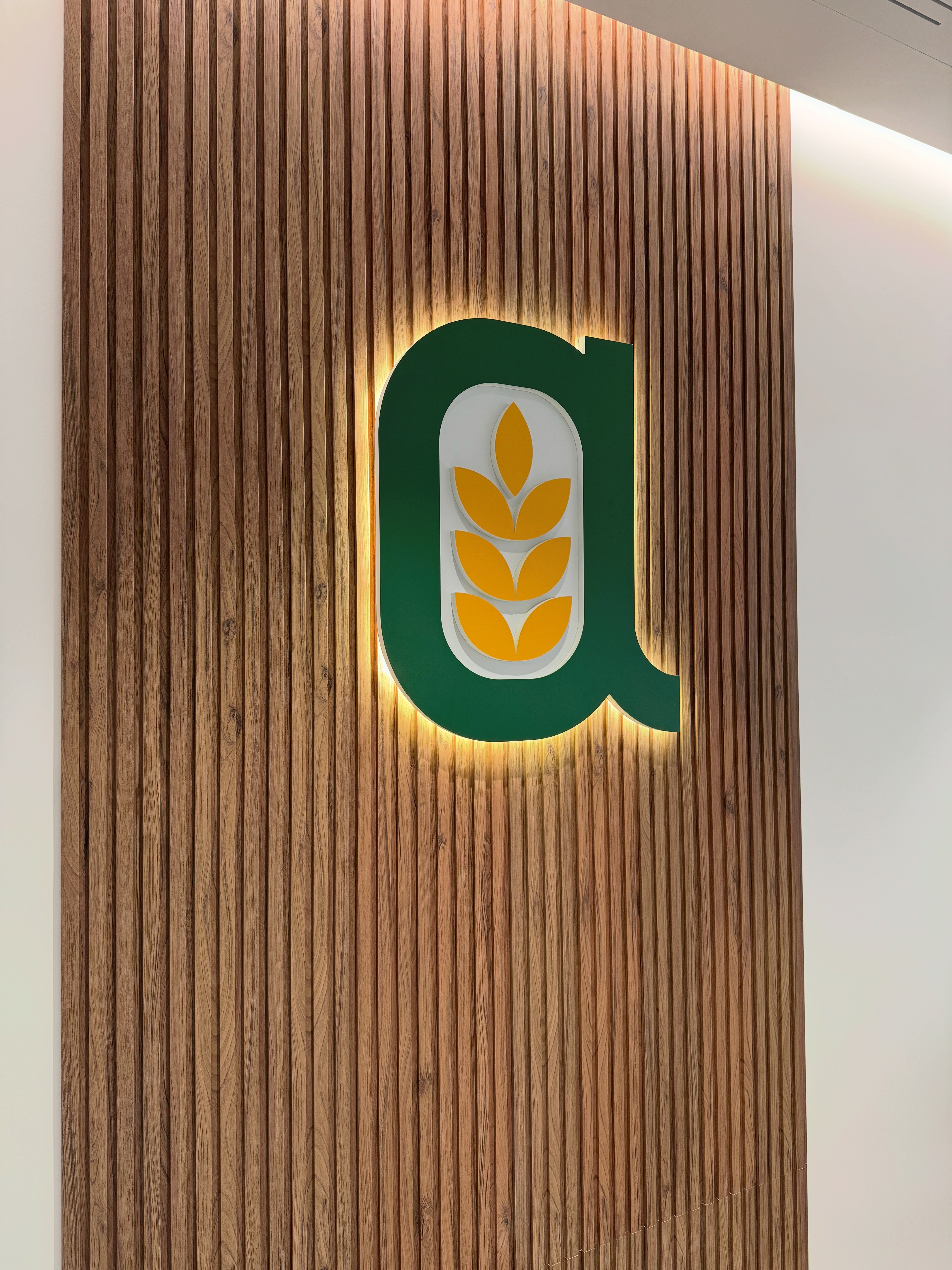 Targa in alluminio e PVC espanso a rilevo con retroilluminazione led. Confagricoltura Martina Franca