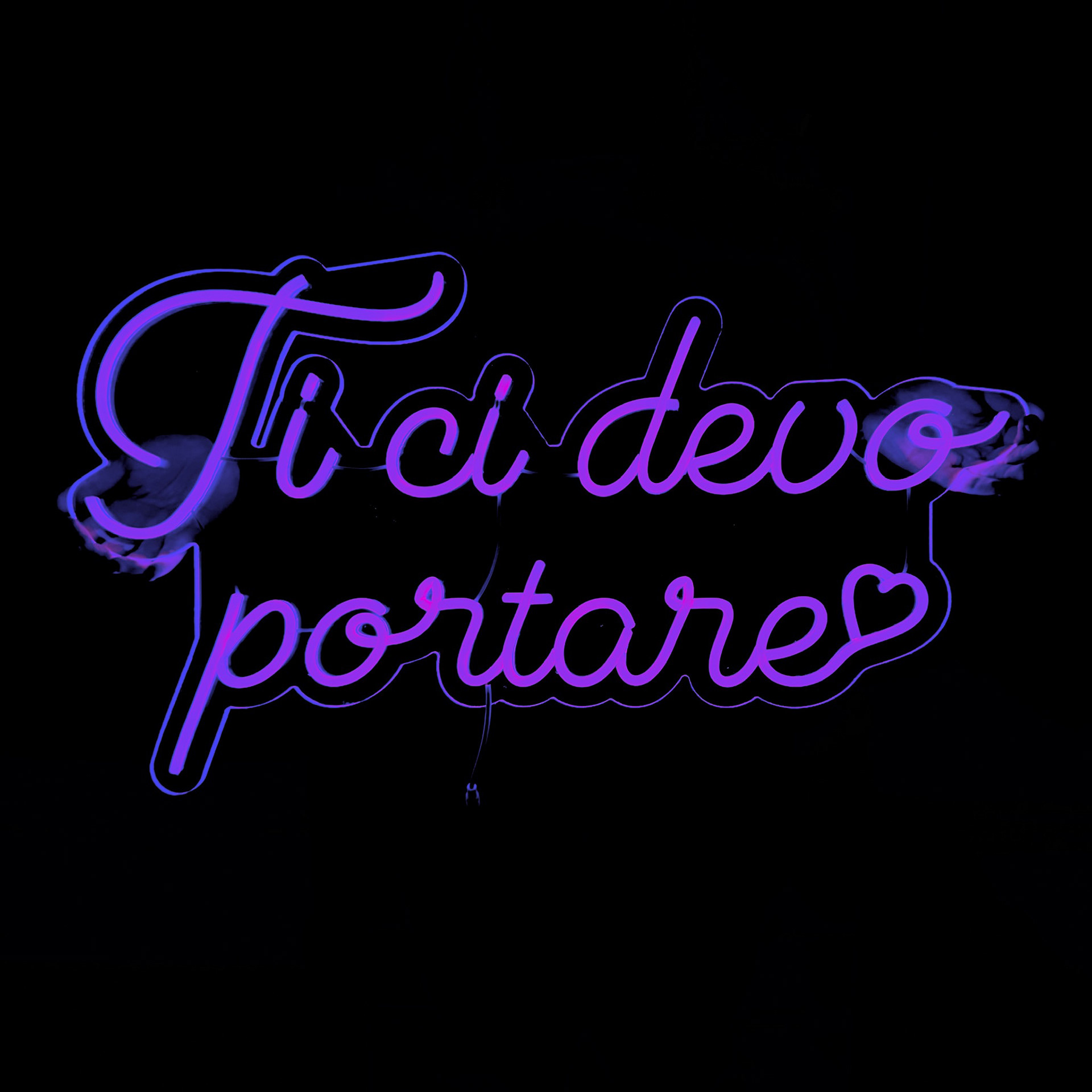 Scritta neon rosa.
