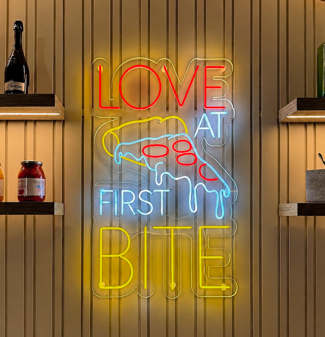 Neon led 3 colori. Pizzeria Jonny a Martina Franca