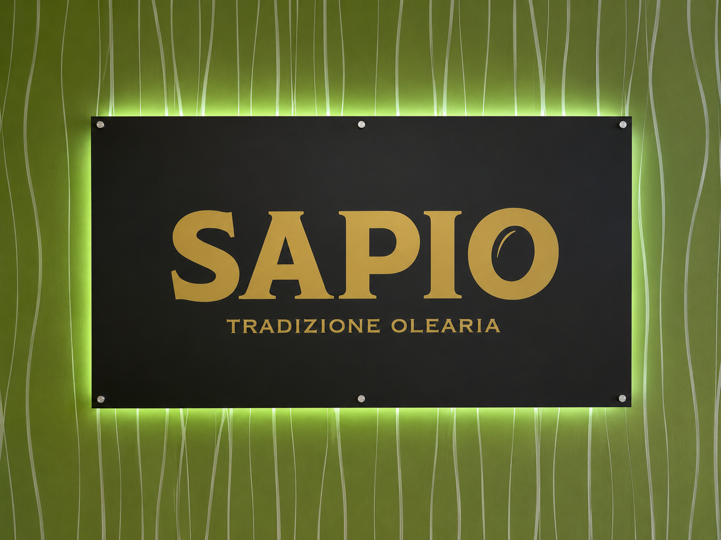 Targa in alluminio con stampa UV e retroilluminazione led. Oleificio Sapio a Modugno