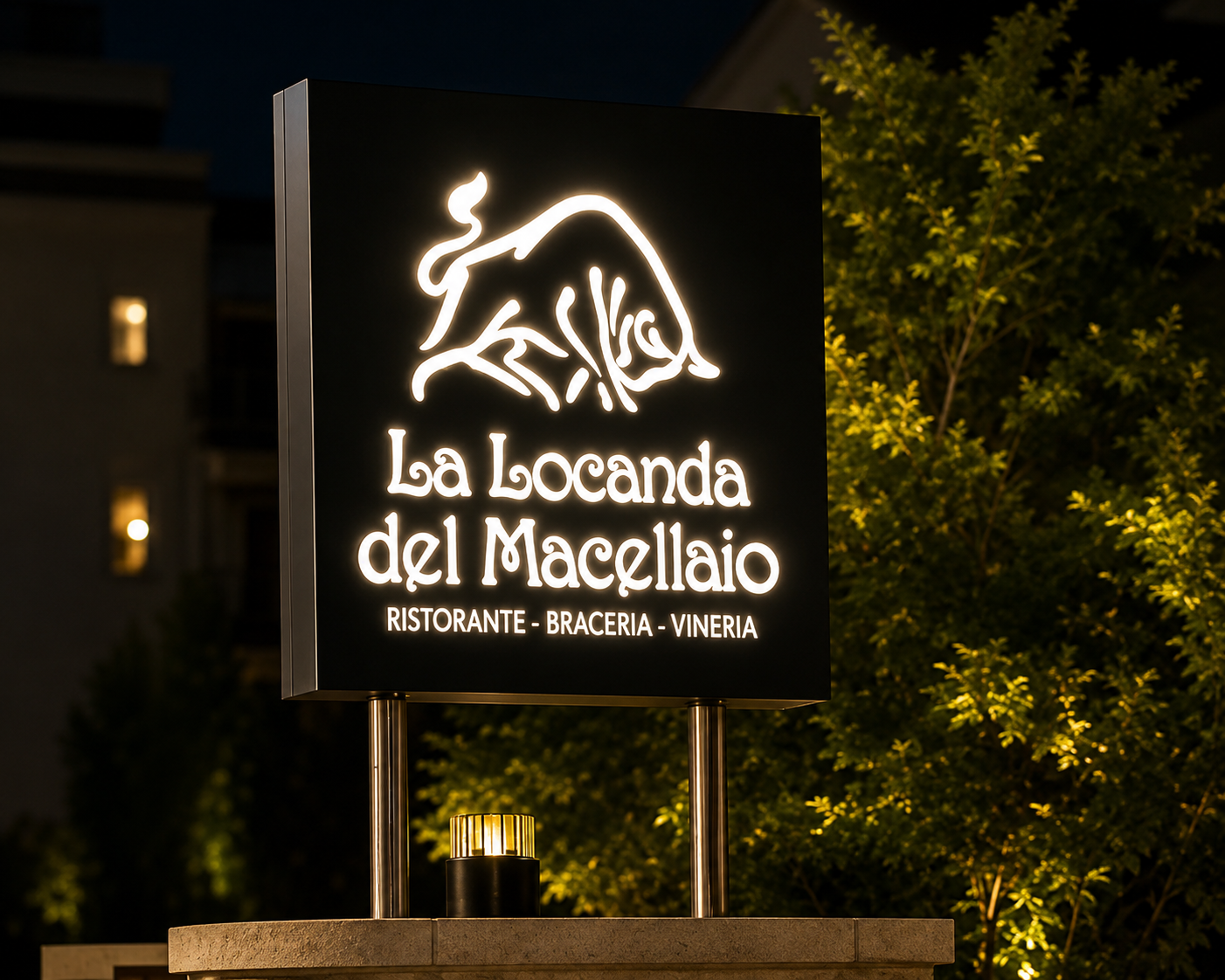 Insegna bifacciale a bandiera, scatolato in alluminio. Locanda del Macellaio a Martina Franca