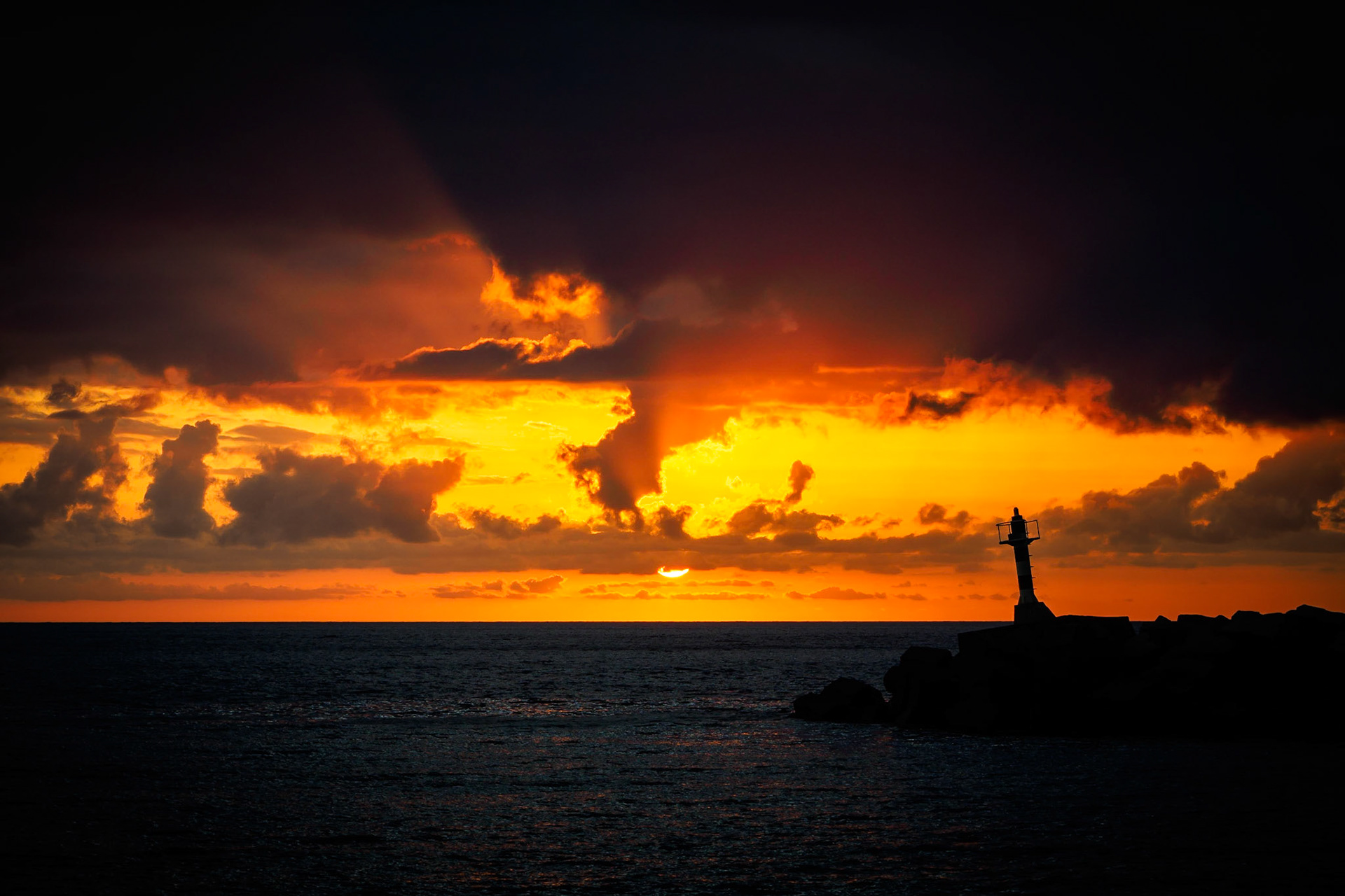 Another evening - another incredible sundown! Enjoy this calming scenery.