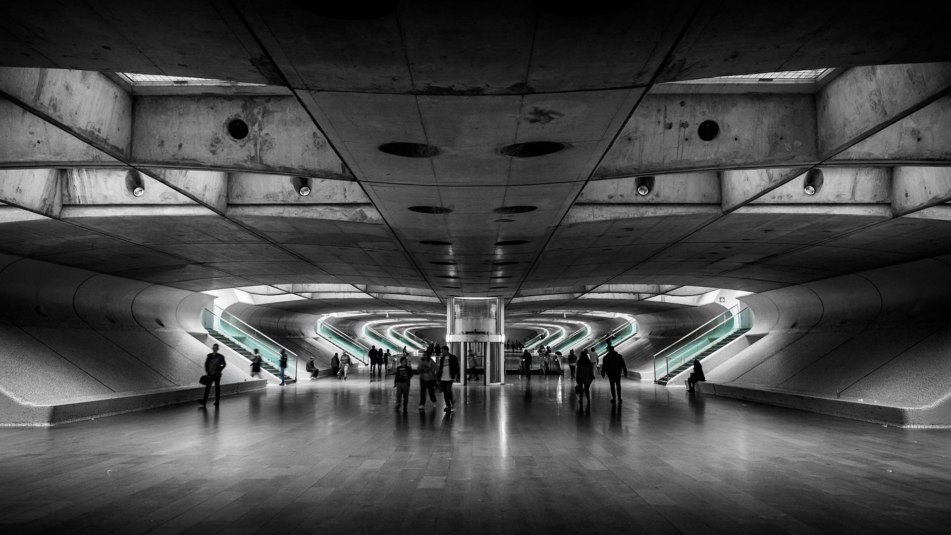 This is the new train station in the east of Lisbon.In 1994, the station was proposed as part of the modernization of the Linha do Norte, a modification to the rail line to facilitate the future development of an Oriente station. The station was inaugurated on 19 May 1998, as part of the celebrations marking the opening of the Expo '98 world's fair. Oriente Station is one of the world's largest rail stations, with 75 million passengers per year, making it as busy as Grand Central Terminal in New York. At the time of its opening it was considered the largest intermodal station in Portugal winning the Brunel Award on 7 October 1998, in the category of large new construction projects. [Wiki]