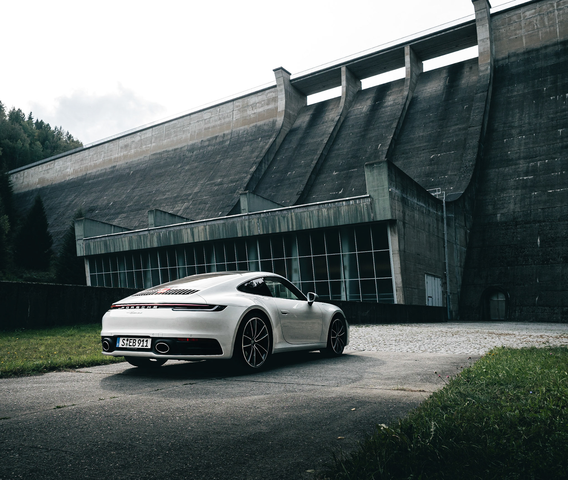 The meeting of two powerful monuments.