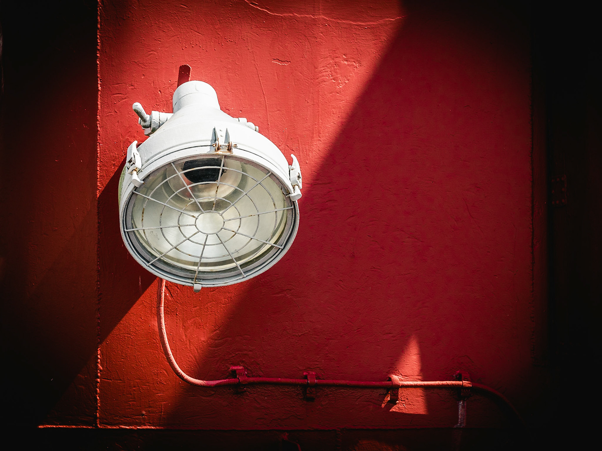 This is my second attempt in capturing minimalistic details at the port of "Sassnitz" in Germany. Hope you like it!