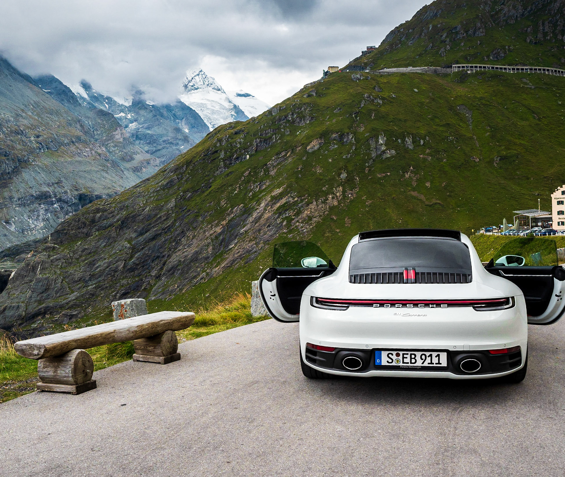 On the Mountain Pass of the Grossglockner you could easily stop at every bay to take an incredible photo. Recommended trip 5/5!