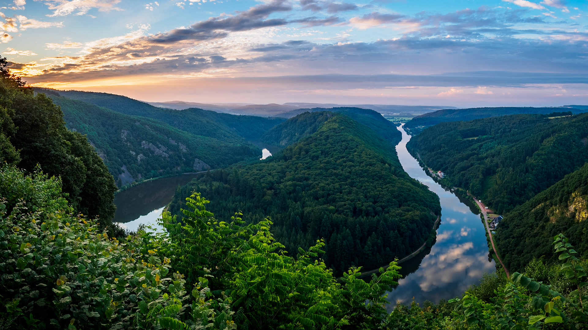 This was my first time to set my alarm clock to 4:50 AM on a sunday morning. I really wanted to take a picutre of this beautiful place on sunrise. As it turned out, I wasn't the only one with this intention. About ten other photographers were already there :-) Here I met Eric Jacob (ej foto) who is also an Olympus photographer! Thank you for the nice conversation and the exchange of knowledge. Hope to hear more from you soon.I made a lot of photos this morning. This one is made of a set of HDR photos, stitched together to a panorama. Hope you like it!