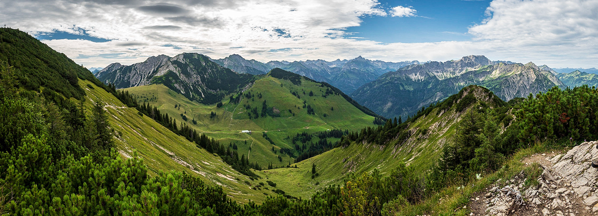 Oh what an incredible view! Totaly worth the effort to get up here.