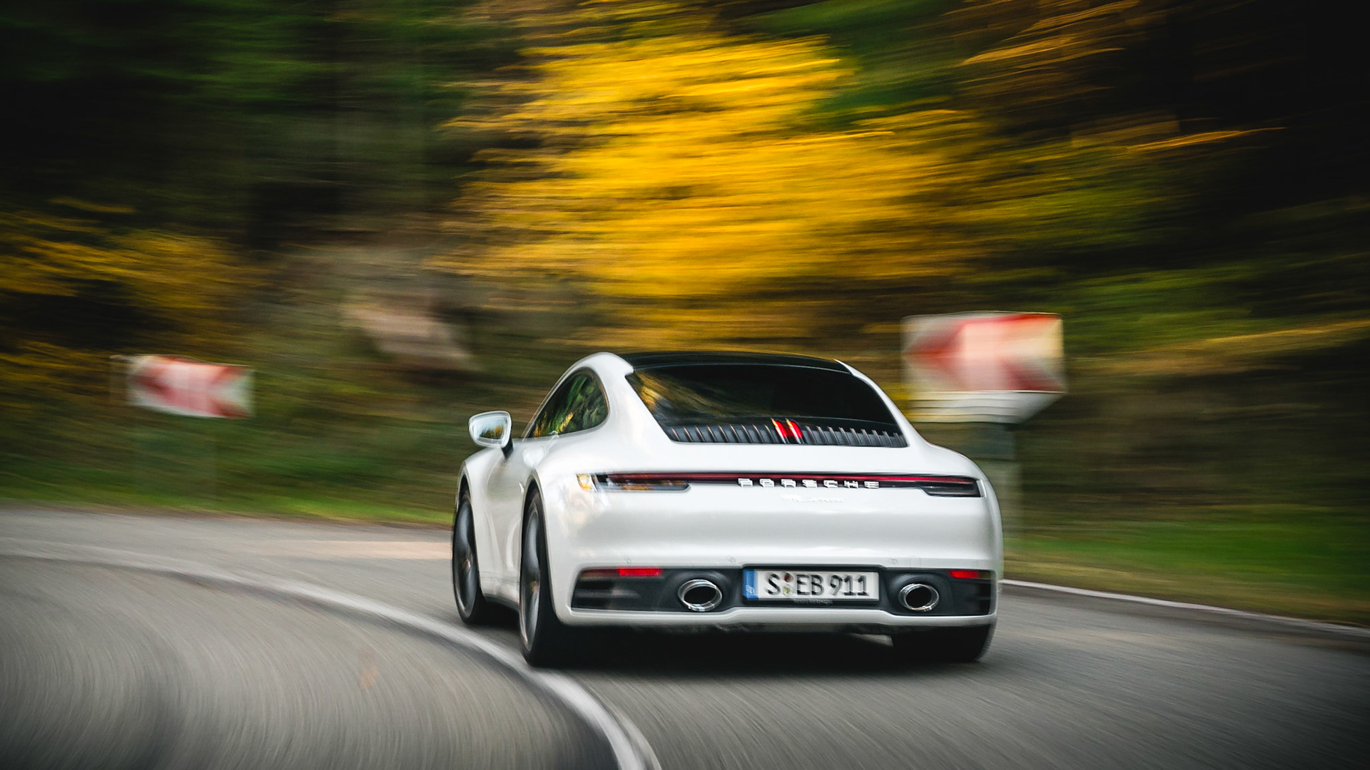 I was not sure if I should upload this one because of its technical flaws... But I really wanted to share this beautiful feeling of dynamic in the photo with you. What do you think? Too shaky?