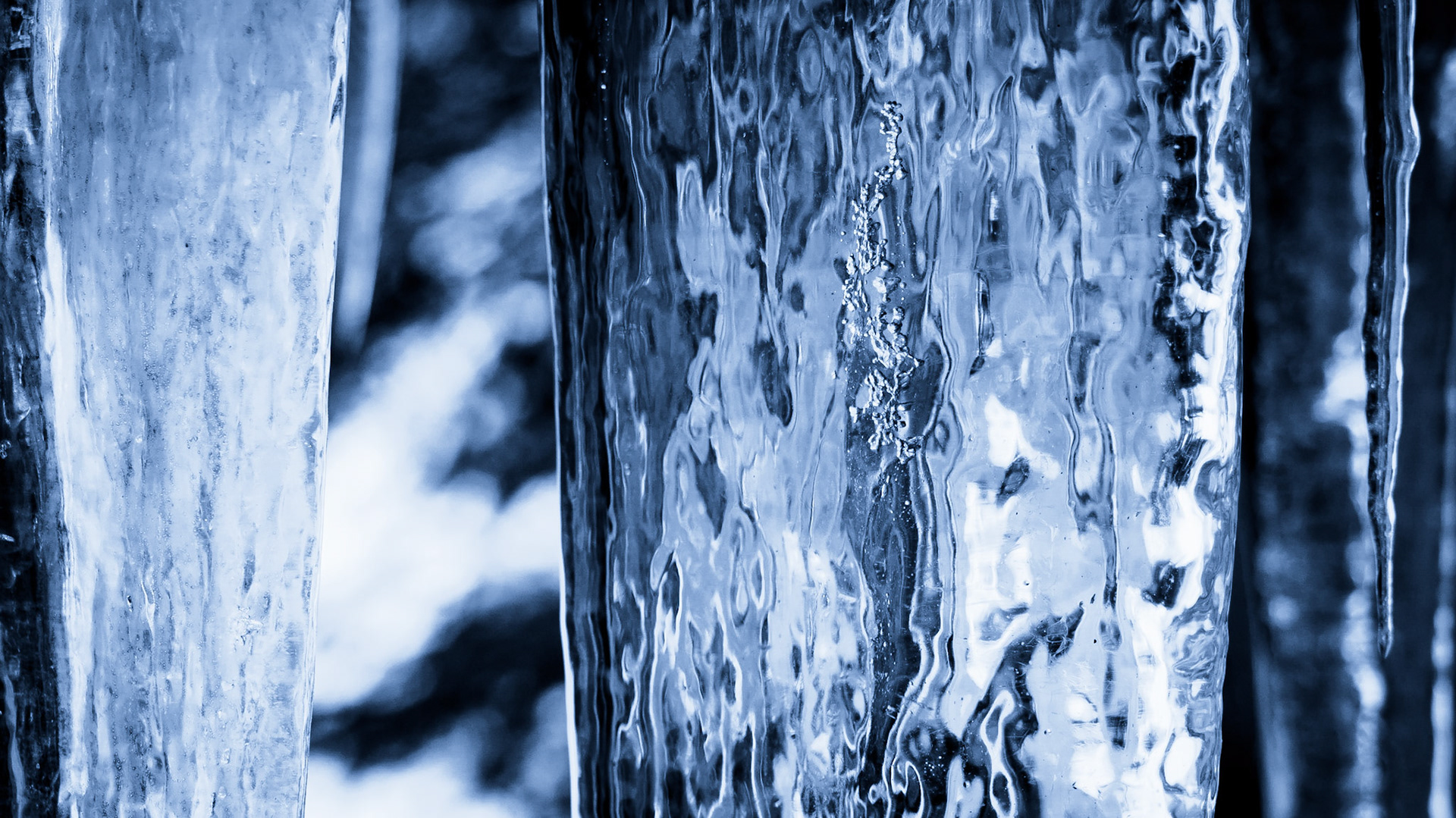 One more picture of the huge and beautiful icicles that I have to share with you! Enjoy!