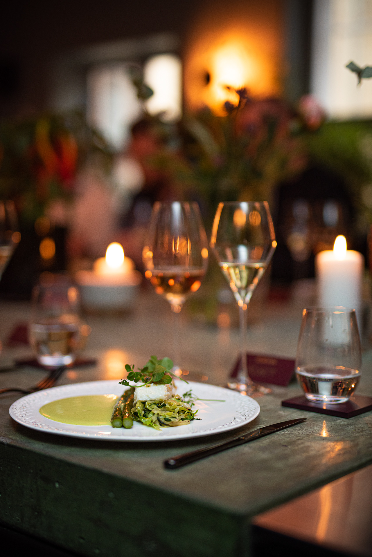 Krug Champagne, Andre Til Høyre