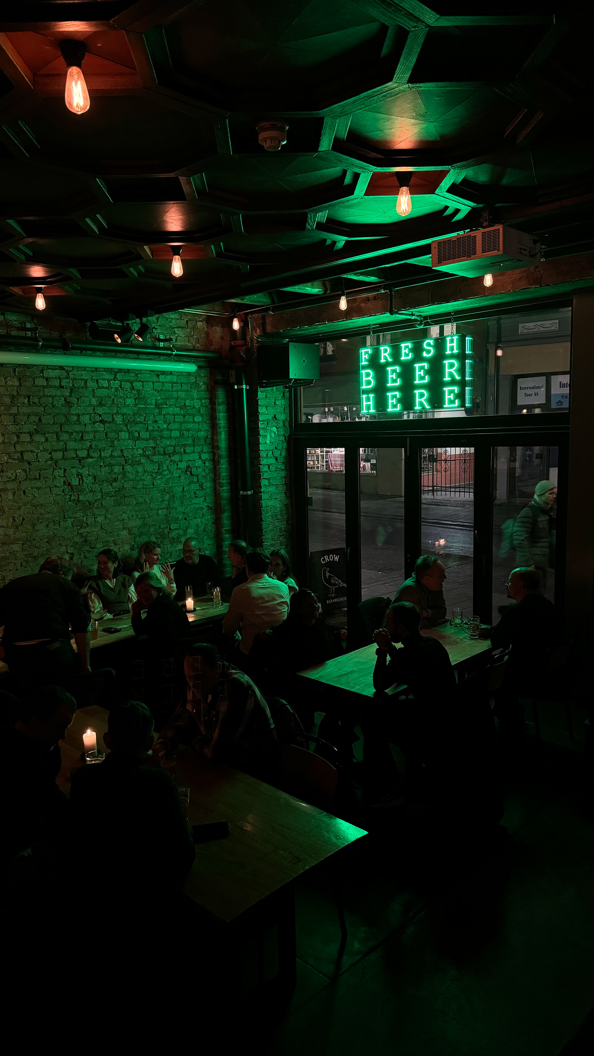 Lysskilt for Crow Bar