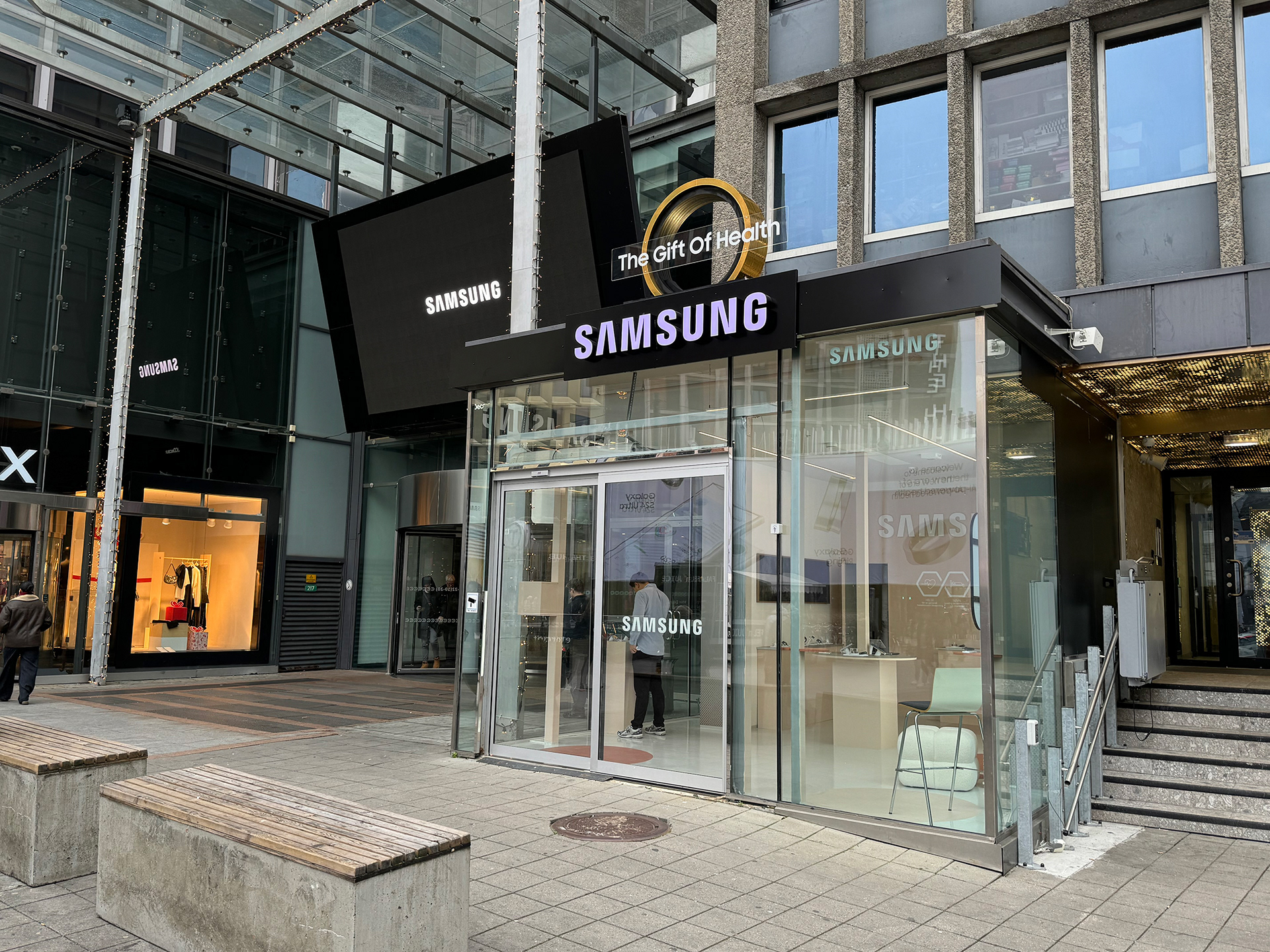 Samsung Galaxy Ring Concept store