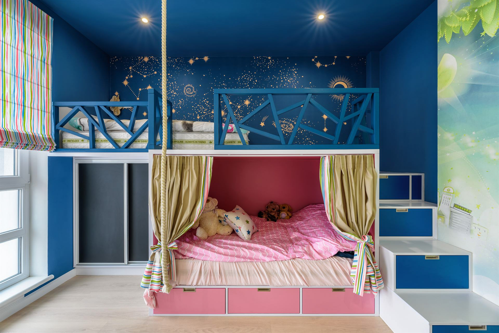 фільмування дитячої кімнати у дворівневому інтер'єрі - фотограф нерухомості Львів