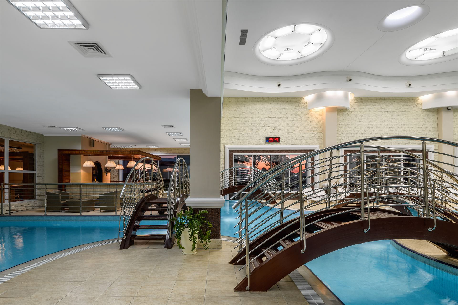 зйомка SPA-центру з великою аквазоною в інтер'єрі в п'ятизіркового готельного комплексу — фотограф нерухомості Трускавець