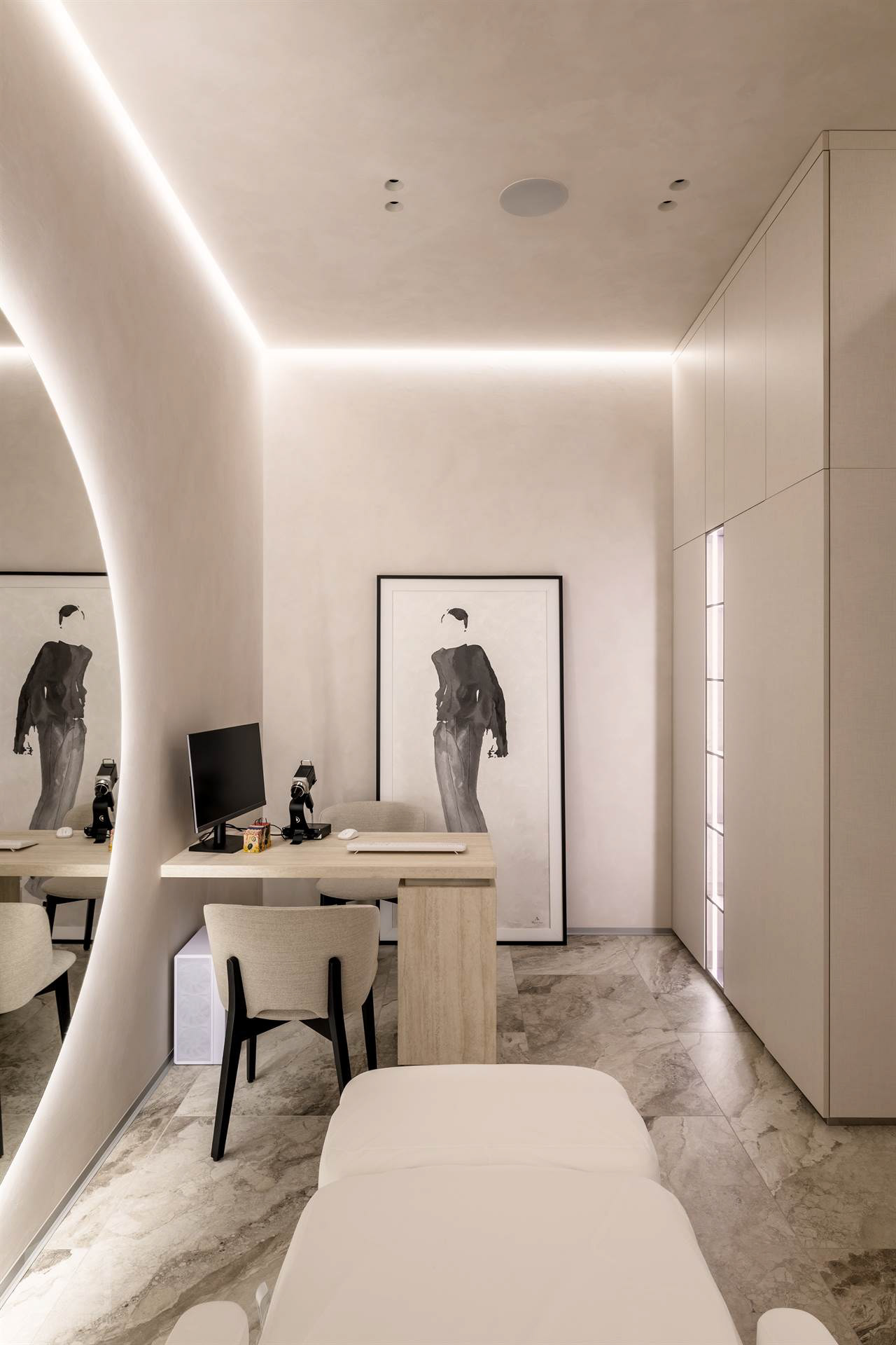 Камерна зона консультації зі світлим фоном та приємною гамою