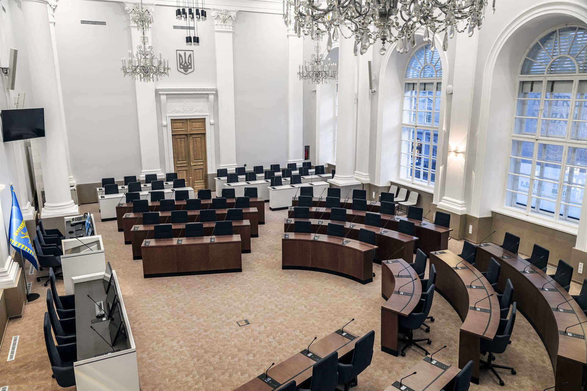 фільмування результату реставраційних робіт у Великій сесійній залі Львівської Ратуші - фотограф нерухомості Львів