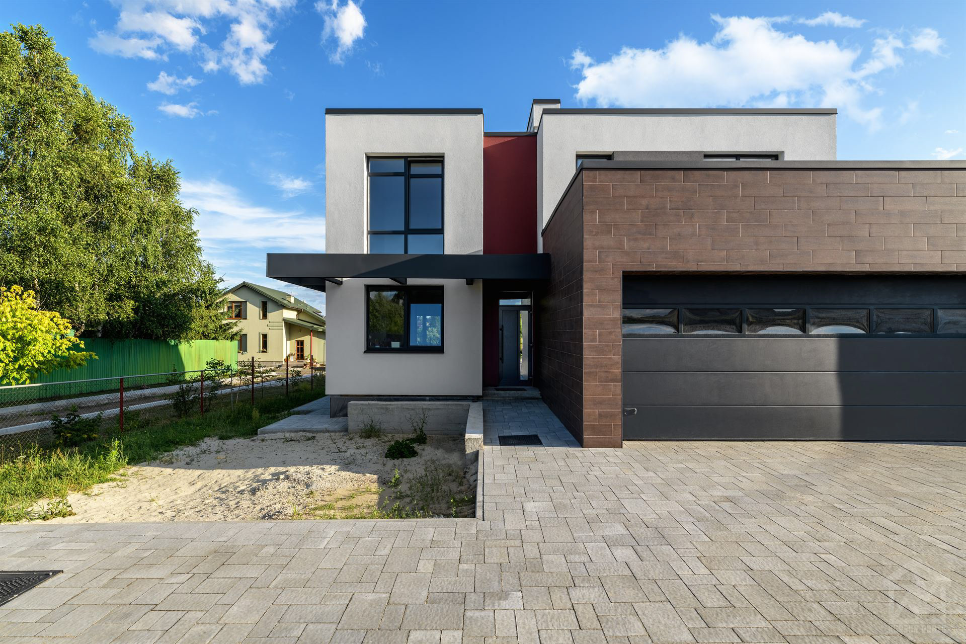 архітектурна зйомка фасаду будинку у передмісті Львова — професійний фотограф архітектури у Львові