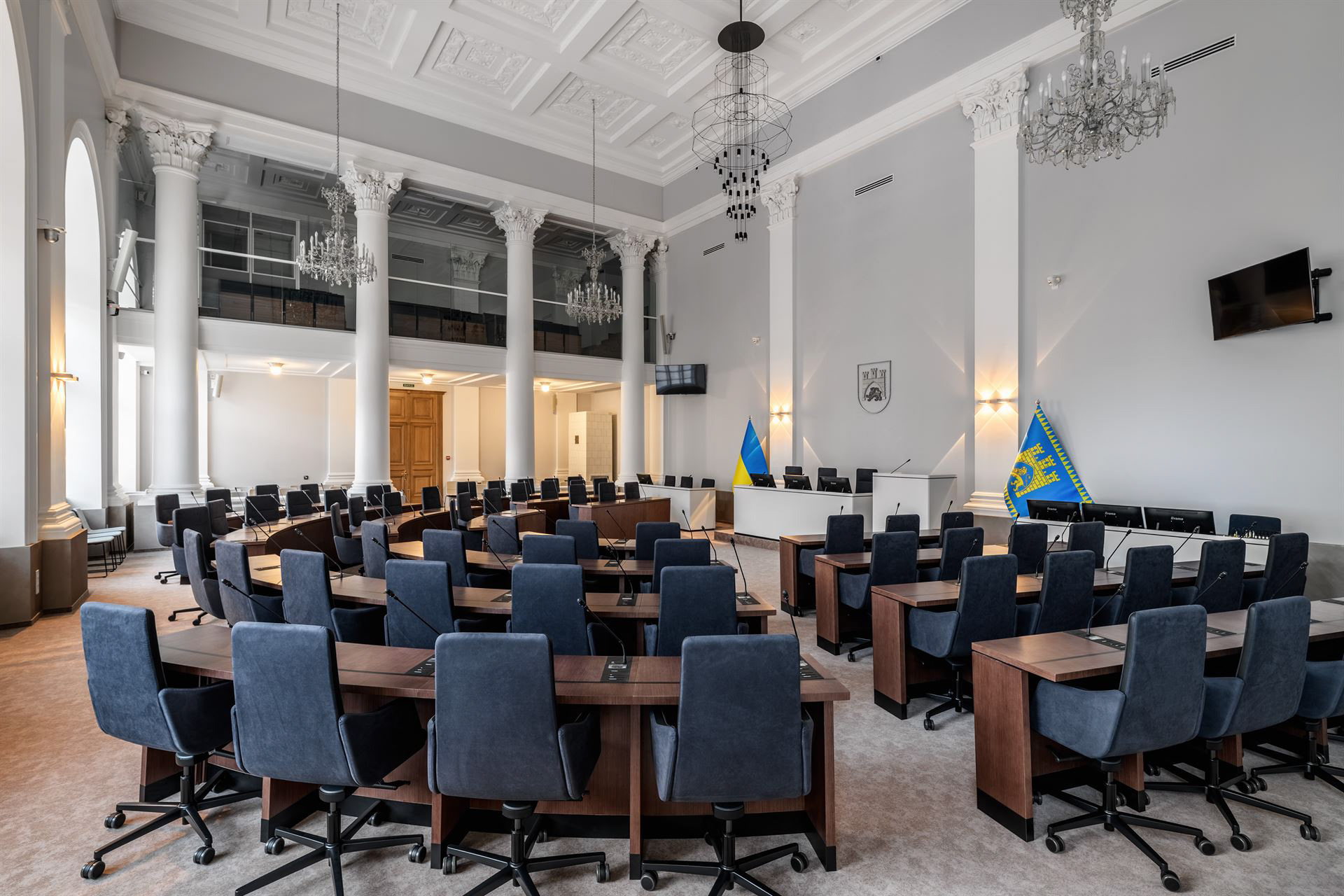 фільмування результату реставраційних робіт у Великій сесійній залі Львівської Ратуші - фотограф нерухомості Львів