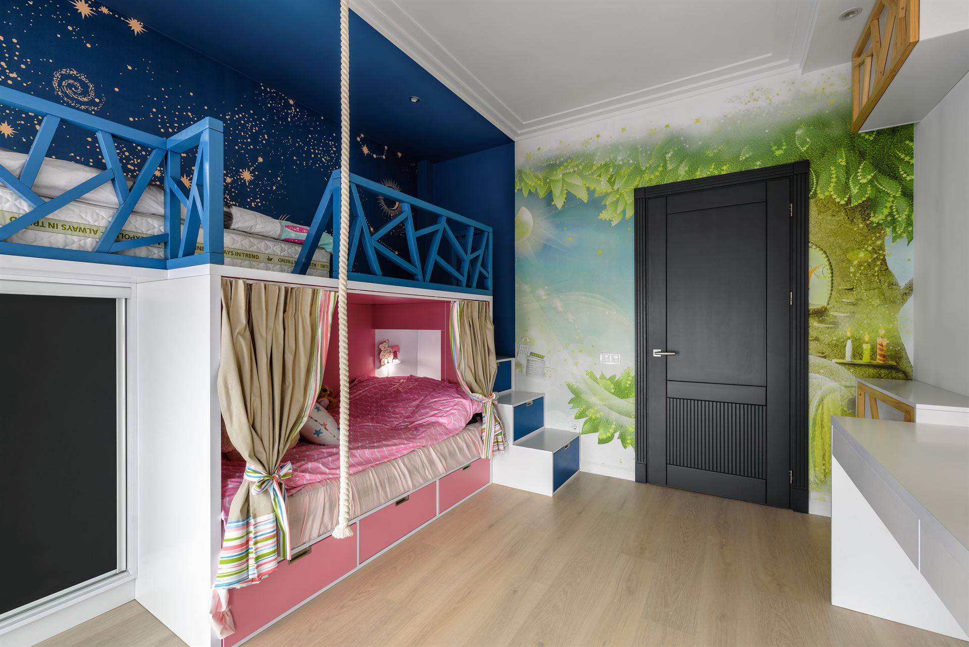 фільмування дитячої кімнати у дворівневому інтер'єрі - фотограф нерухомості Львів