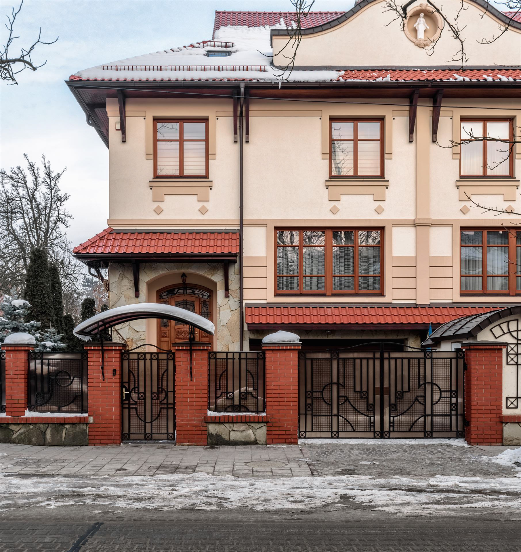 зйомка архітектури будинку для продажу — професійний фотограф нерухомості у Львові