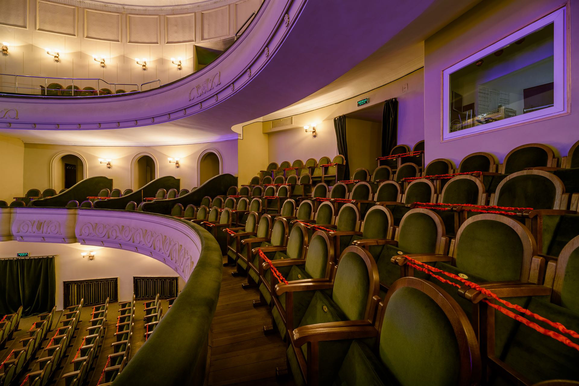 зйомка глядацьких місць головної зали театру Заньковецької