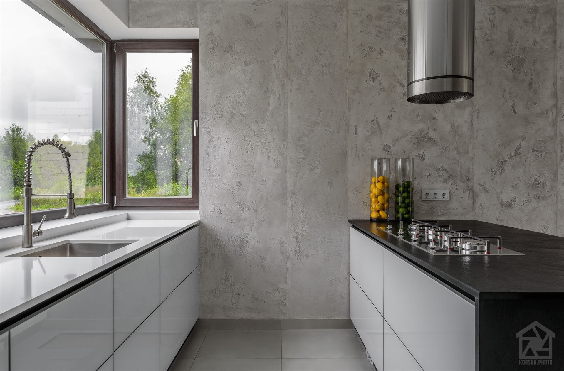 зйомка кухонного інтер'єру у стилі мінімалізм для портфоліо студії дизайну — фотограф інтер'єру та архітектури західна Україна