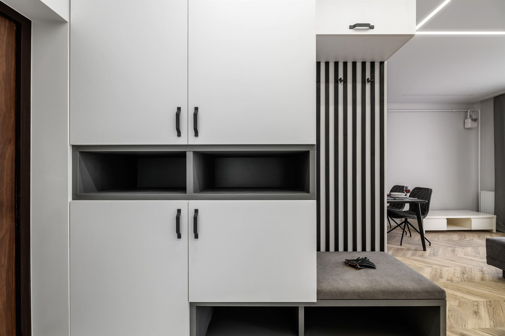 зйомка передпокою у сучасному житловому комплексі для продажу - фотограф нерухомості у Львові