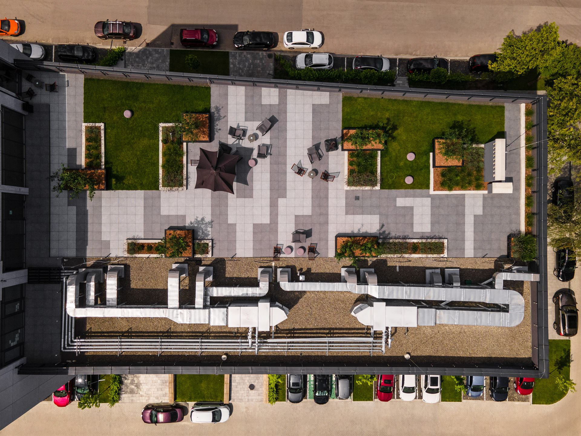 зйомка тераси офісного центру за допомогою дрона — архітектурний фотограф у Львові