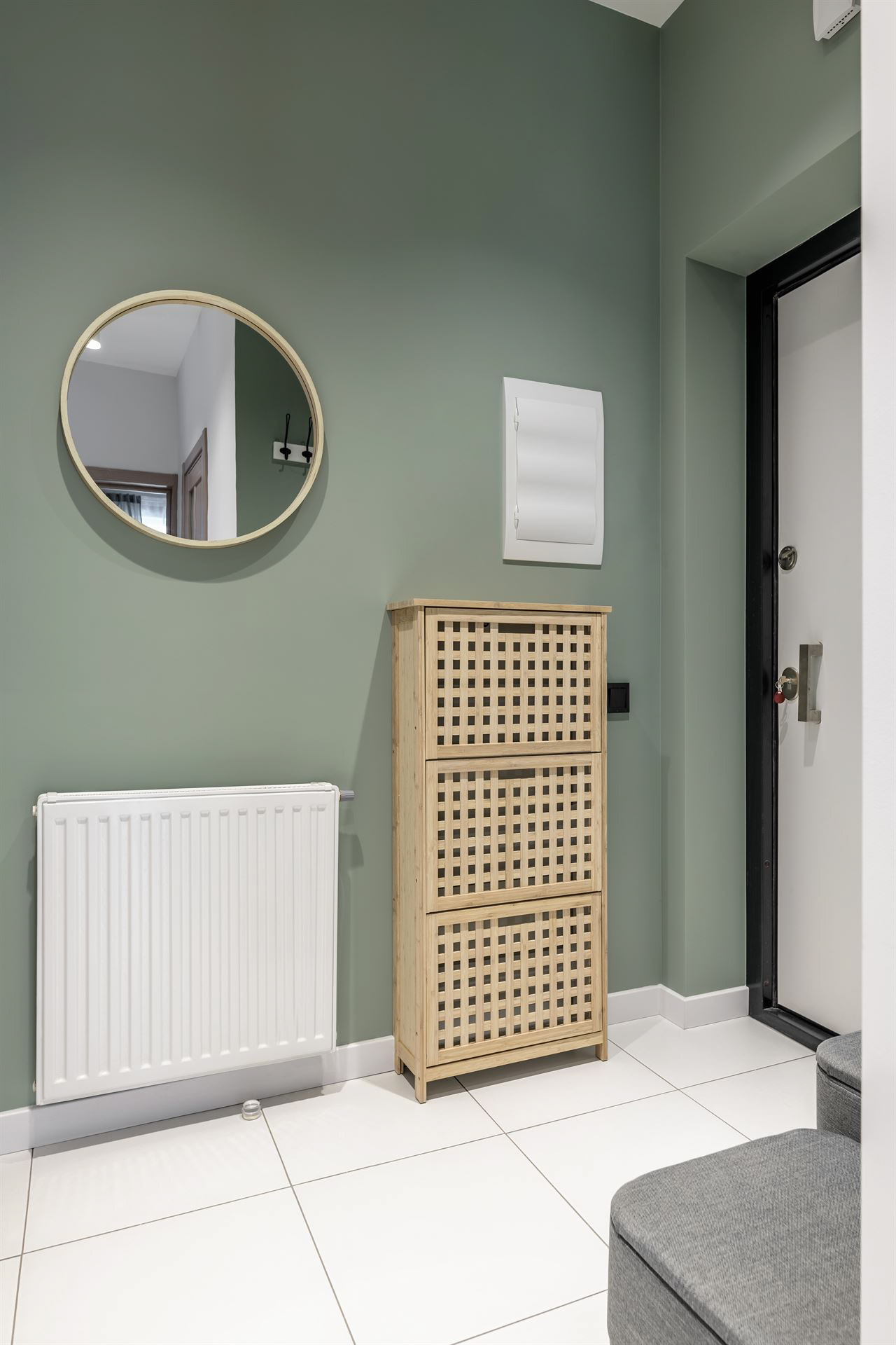 зйомка передпокою у квартирі для продажу - фотограф інтер'єрів та архітектури у Львові