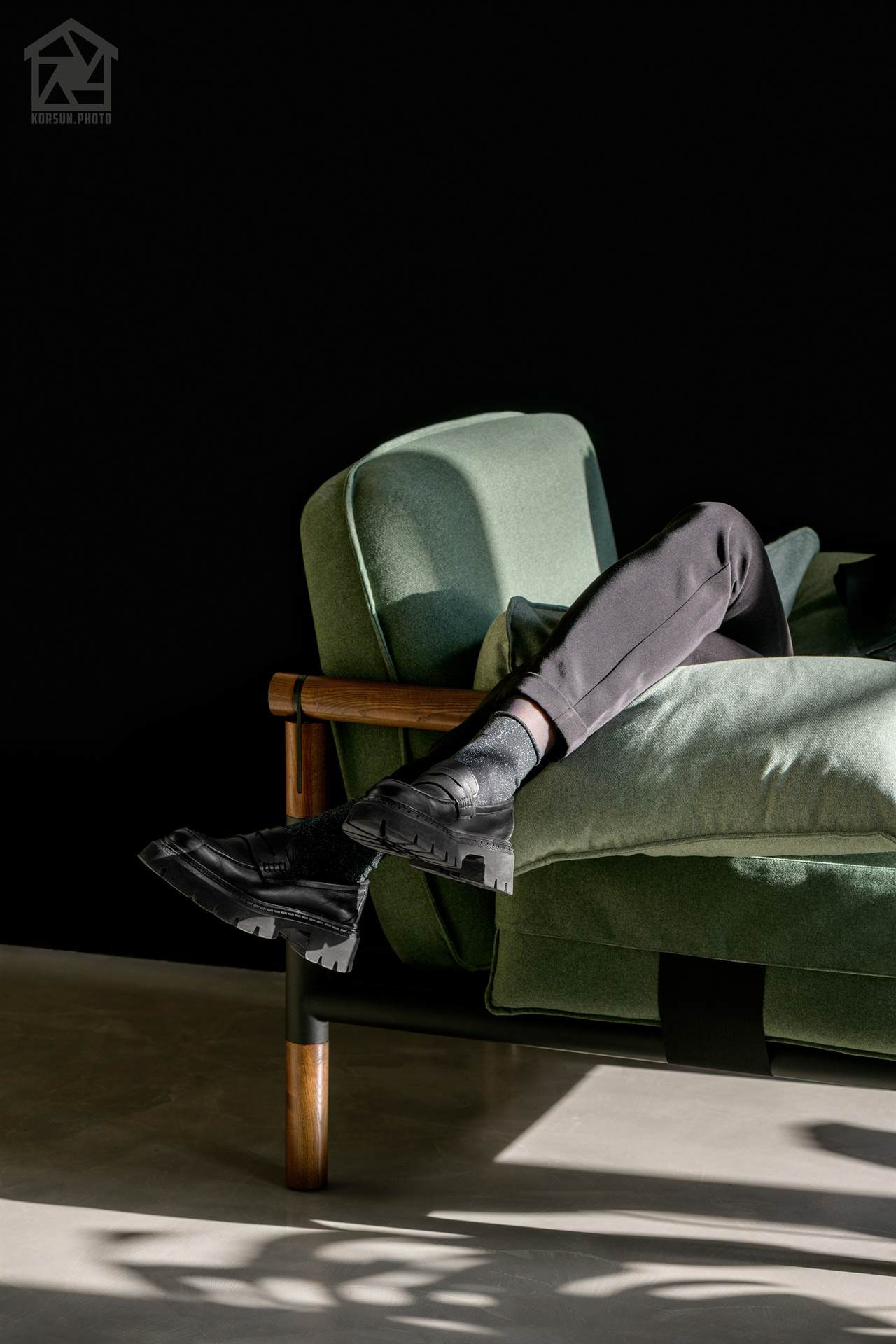 створення контенту для серії крісел Susy Space — професійний фотограф меблів у Львові