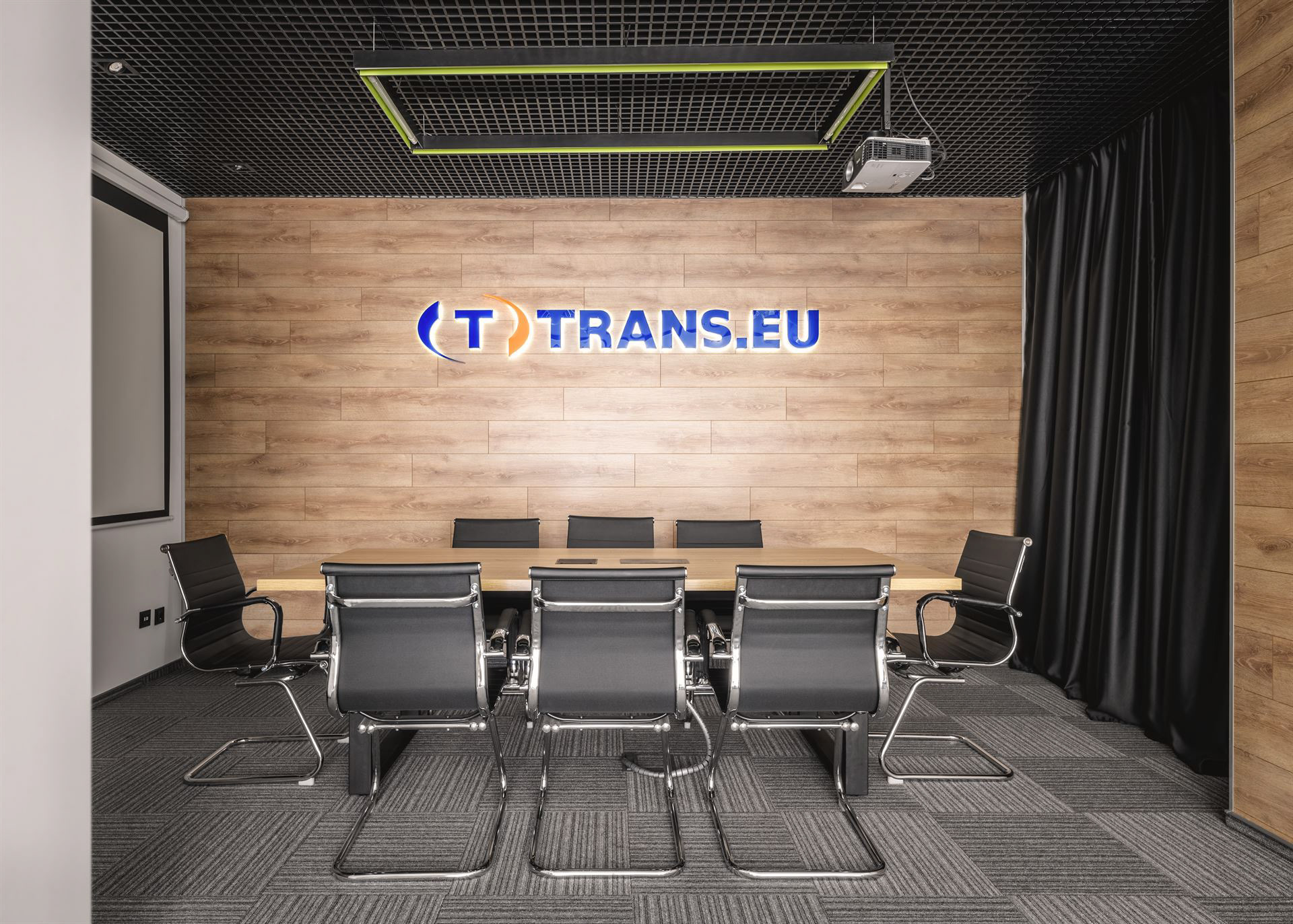 зйомка приміщення для переговорів в інтер'єрі офісу логістичної компанії - архітектурний фотограф у Львові