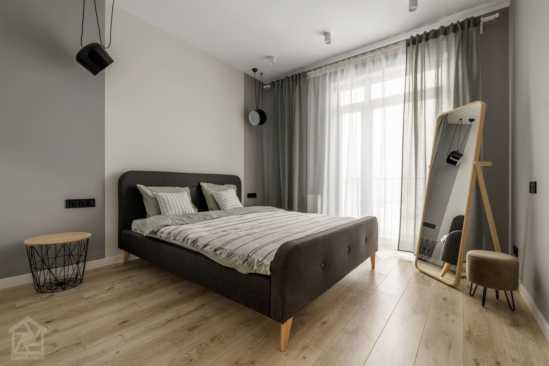 зйомка спальні у квартирі для продажу - фотограф інтер'єрів та архітектури у Львові